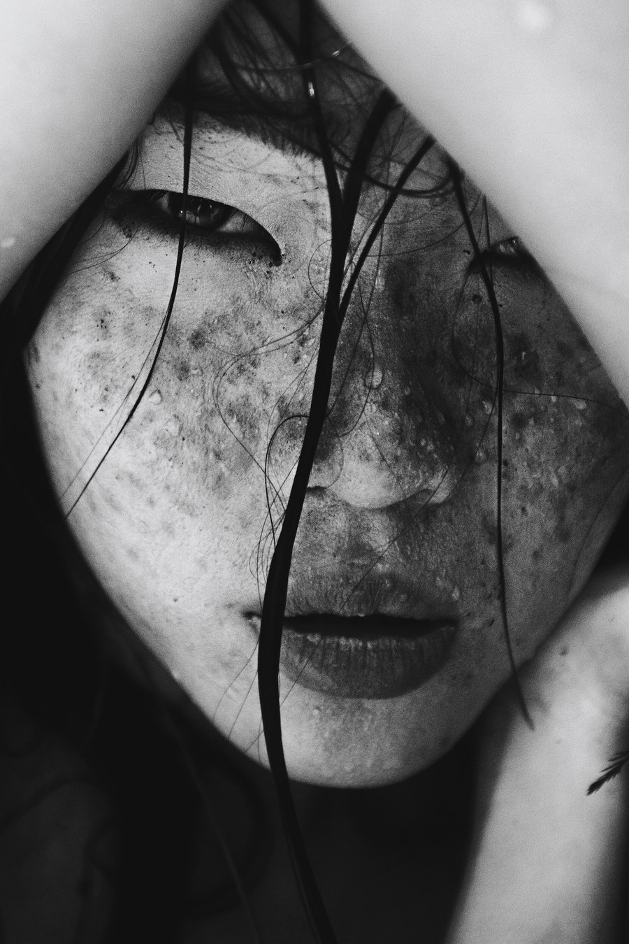 900x1350, 213 Kb / ч/б, азиатка