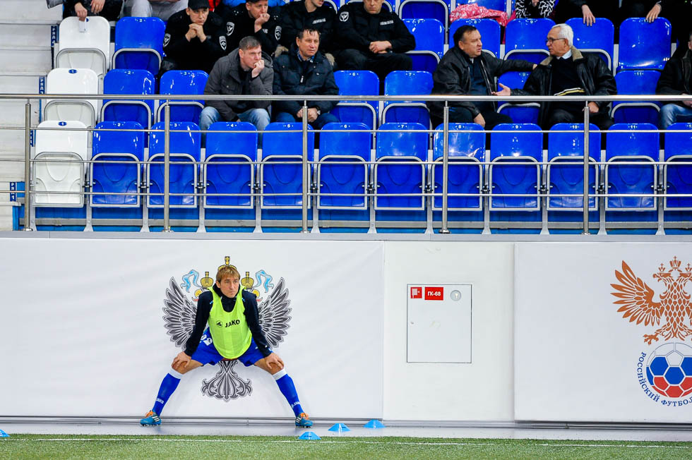 980x652, 155 Kb / футбол, ракурс, трибуна, герб, хвост