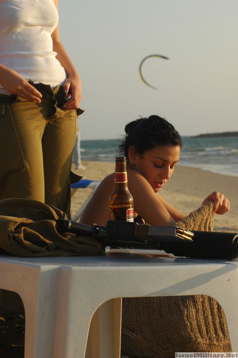 800x1204, 95 Kb / девушки, армия, оружие, израиль