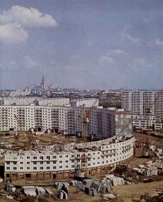 550x683, 47 Kb / стройка, МЭСИ, круглый дом