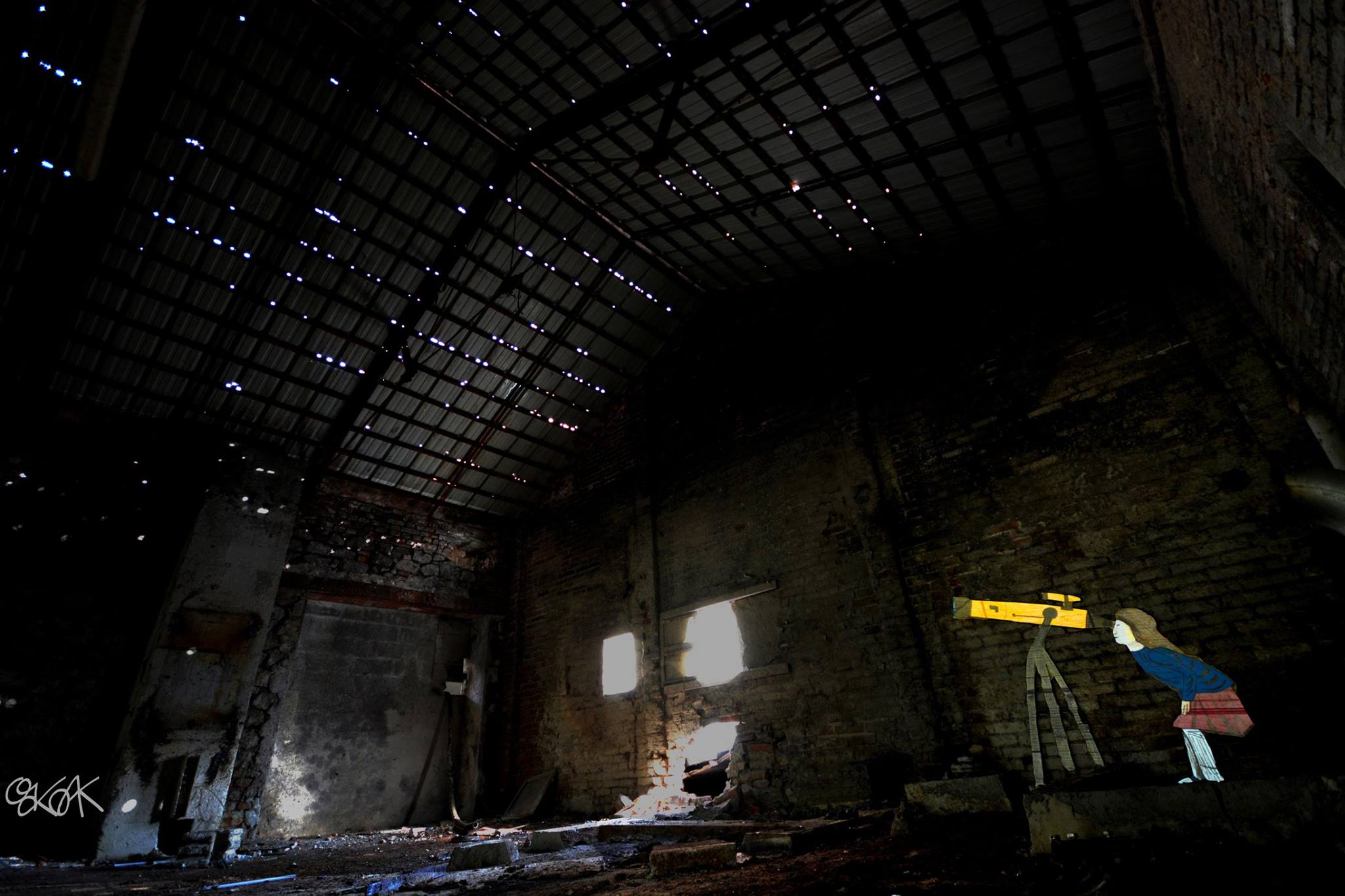 2048x1365, 227 Kb / чердак, крыша, дырки, телескоп, астрономия, планетарий, граффити