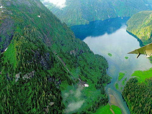 500x375, 166 Kb / полет, горы, долина