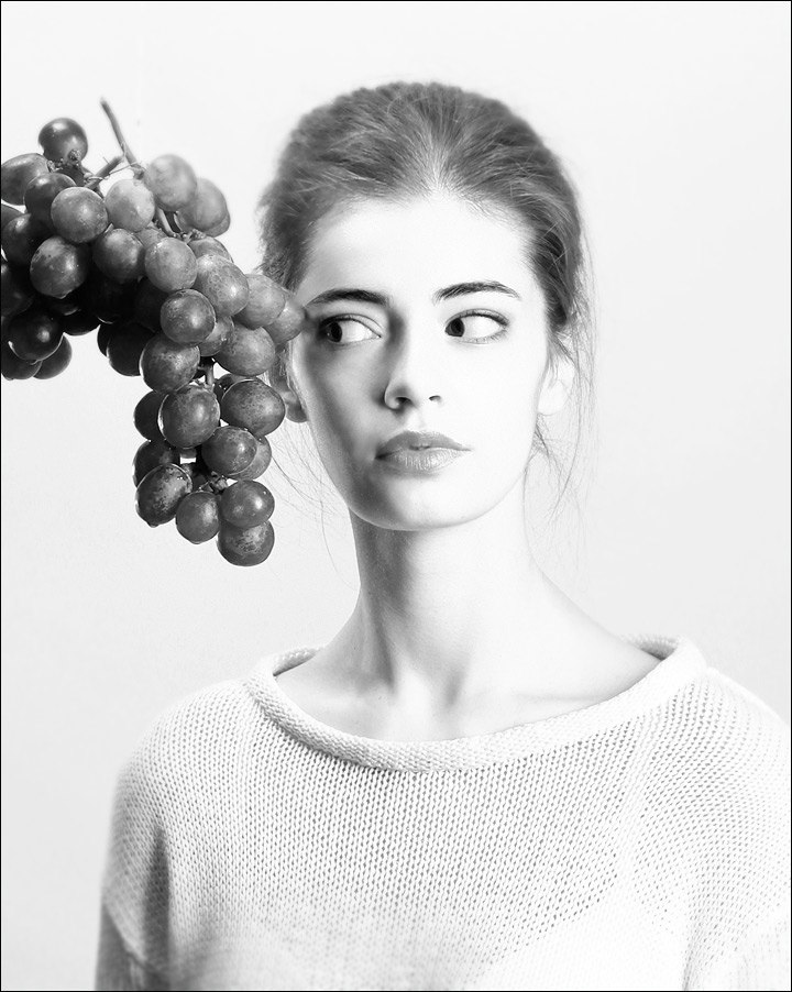 720x902, 115 Kb / ч/б, виноград, Лидия Саводёрова