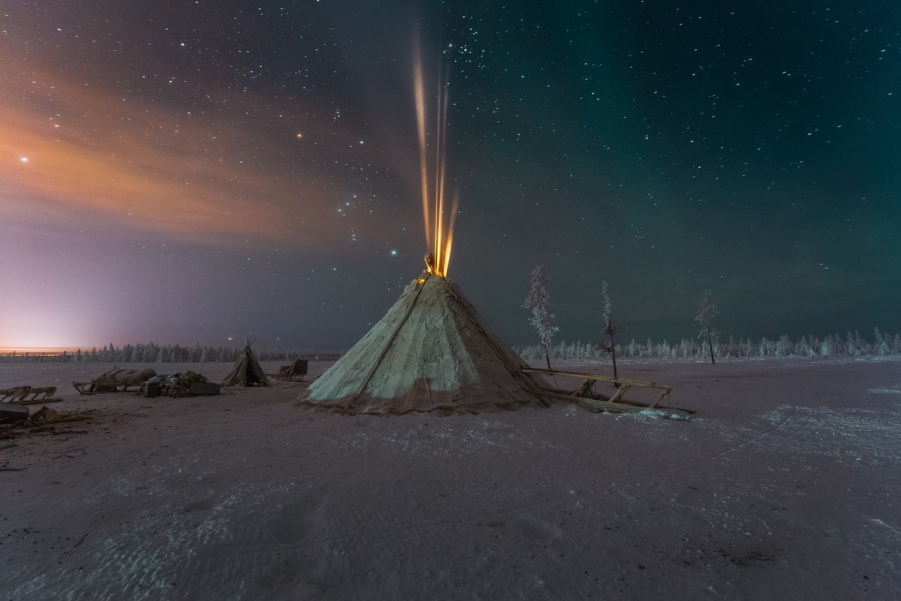 1280x853, 154 Kb / Приуралье, ЯНАО, ночь, снег, чум, свет, зима, звёзды
