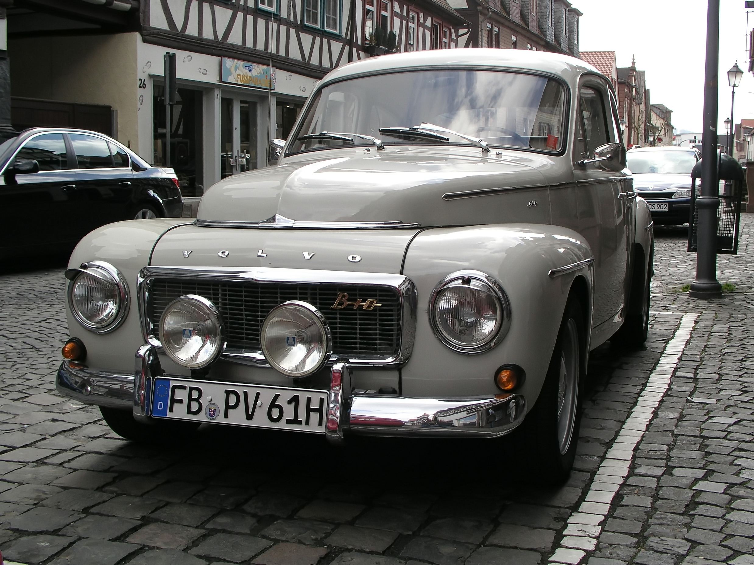 2476x1858, 637 Kb / Volvo, брусчатка, udochristmann