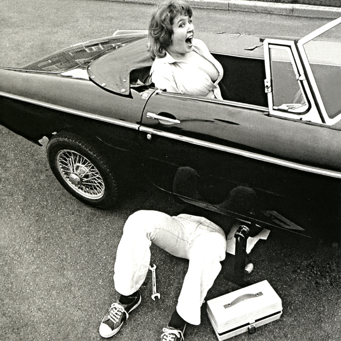 700x700, 397 Kb / поломалась, ремонтирует, острые ощущения