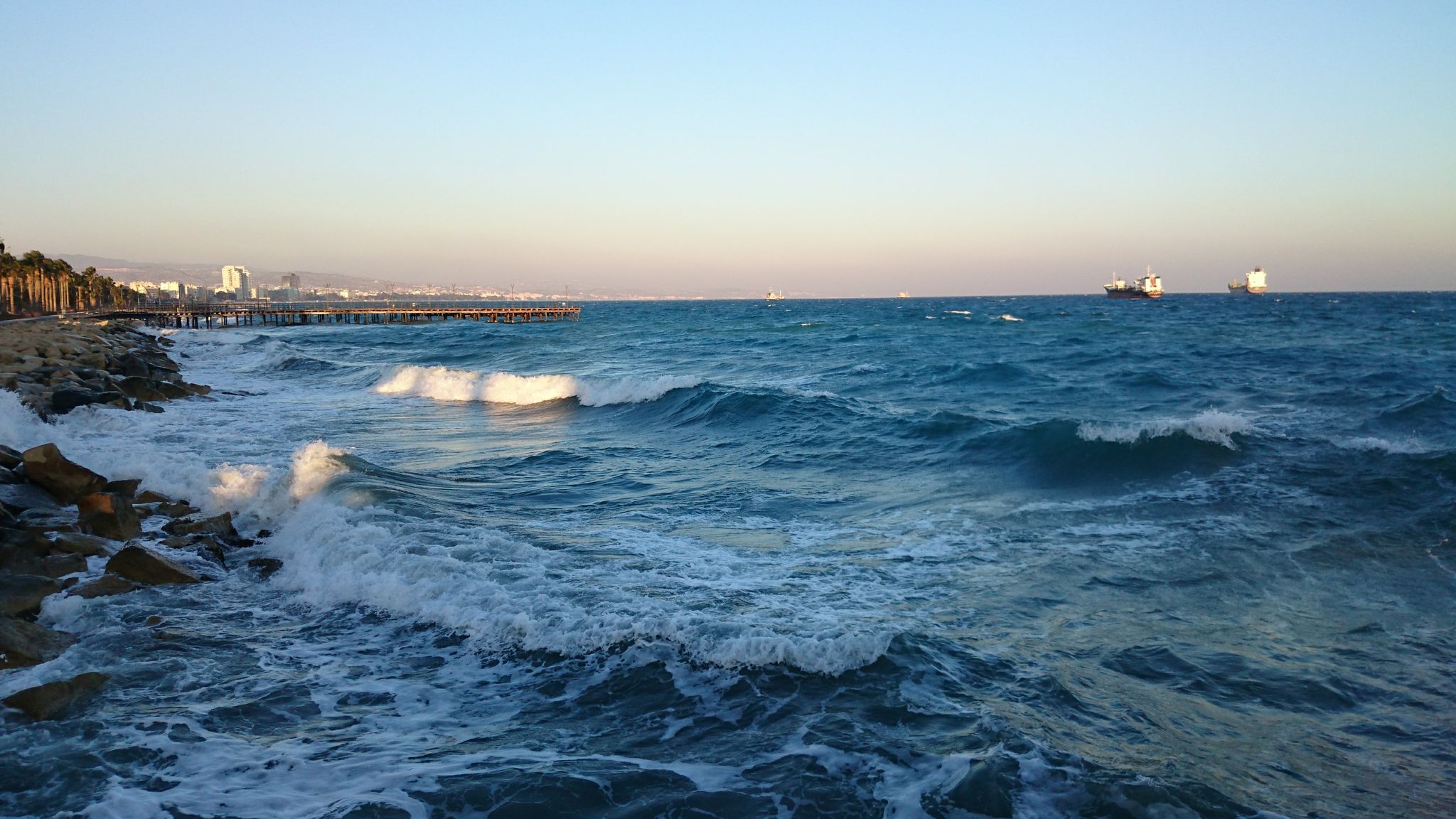 2048x1152, 327 Kb / кипр, лимасол, море, волны