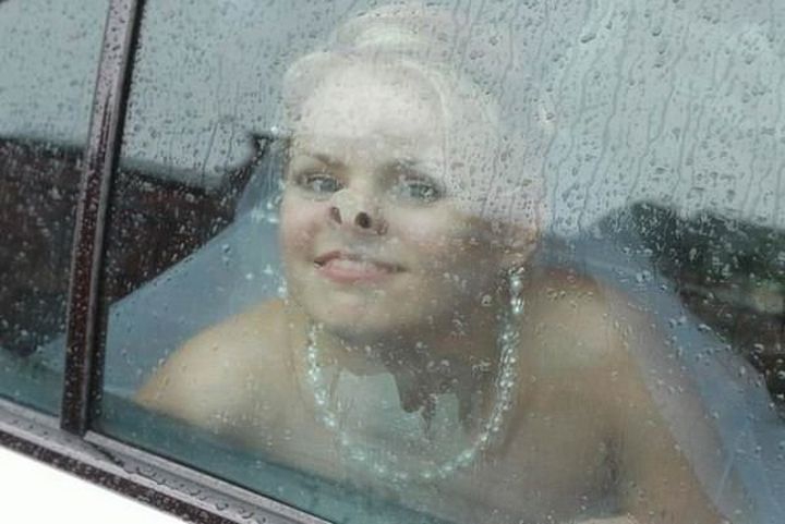 720x481, 132 Kb / невеста, пятак, авто, дождь