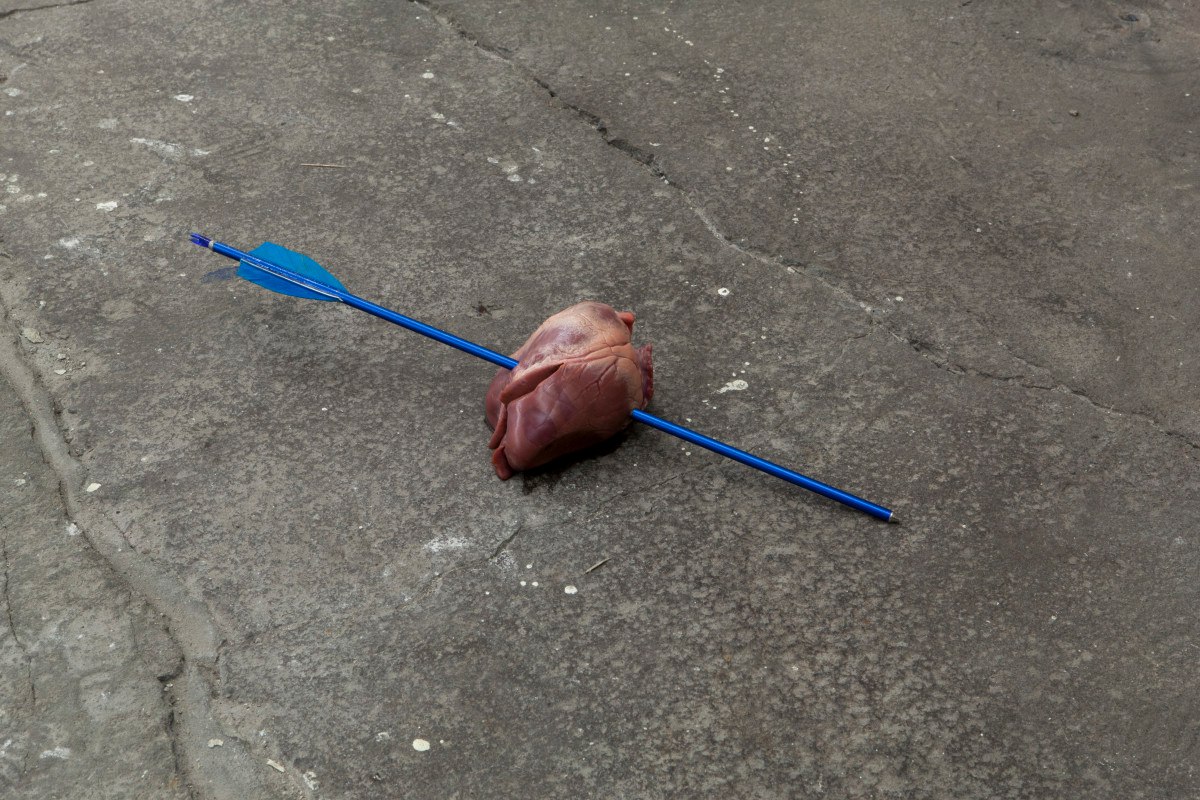 1200x800, 276 Kb / стрела, сердце