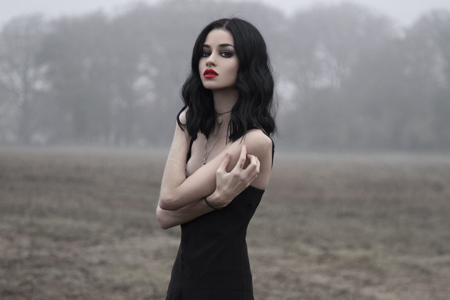 1500x1000, 88 Kb / женщина, черное, кулон, Фелис Фавн, Felice Fawn