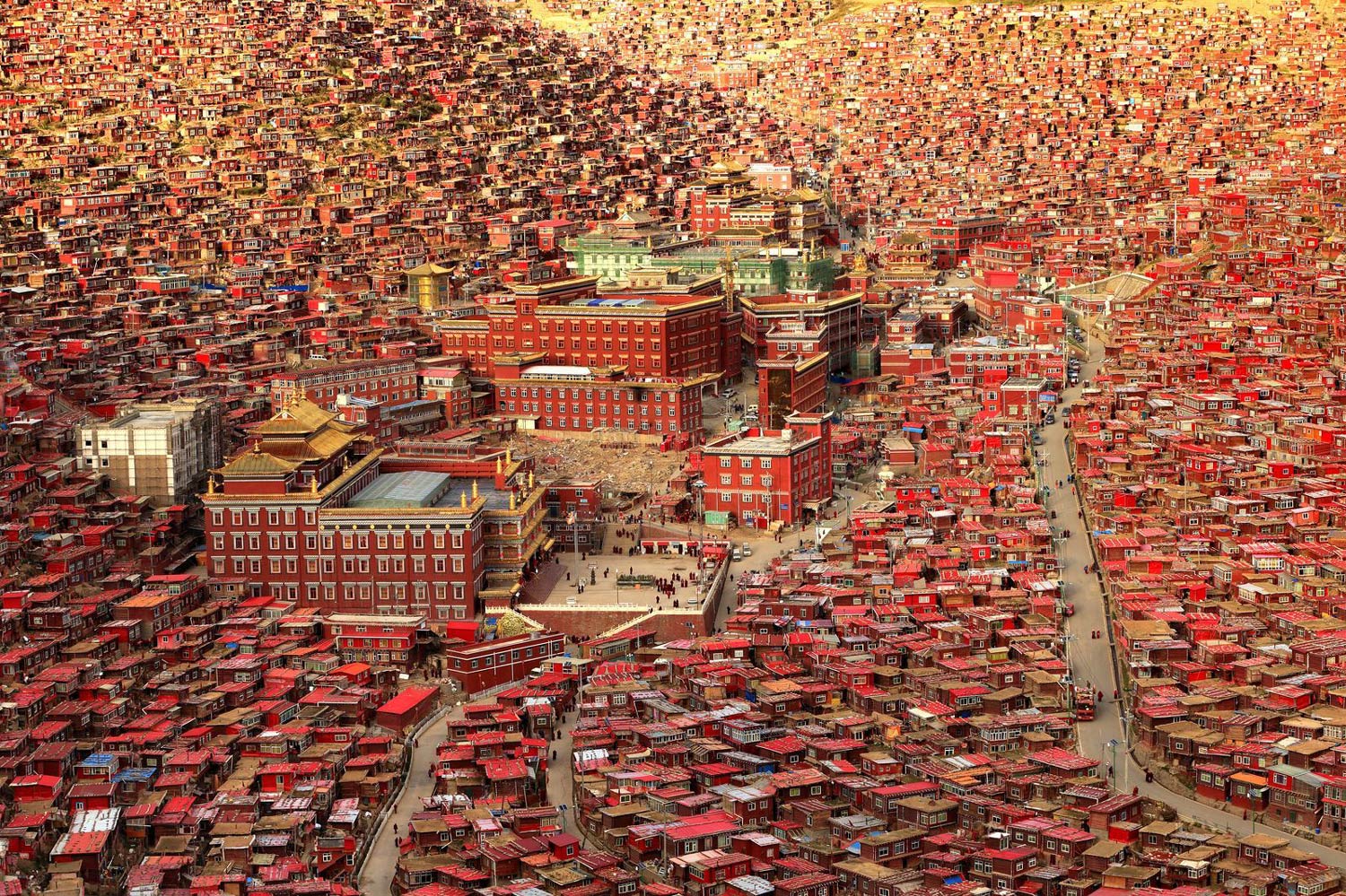 1500x999, 569 Kb / домики, много домиков, храм, тибет