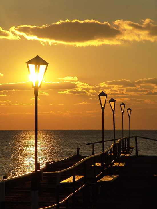 550x733, 126 Kb / закат, облака, гладь, осень