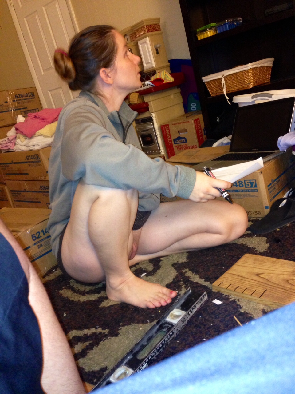 960x1280, 402 Kb / комната, коробки, уровень, пельмень