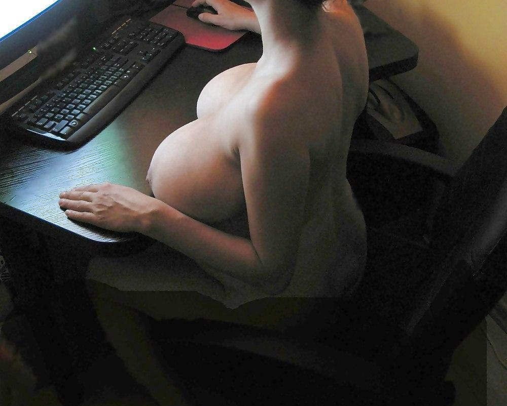 1000x802, 69 Kb / дойки, вымя, голая, клавиатура