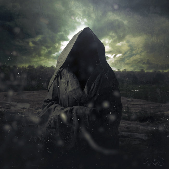 650x650, 58 Kb / небо, деревья, земля, черная одежда, капюшон