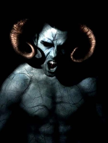 378x500, 32 Kb / мужчина, демон, рога, зубы, кричит