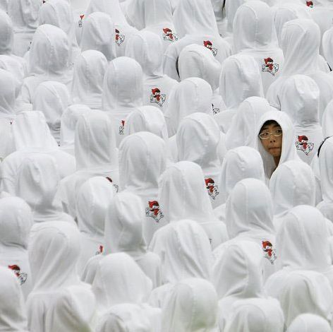 472x470, 30 Kb / толпа, балахины