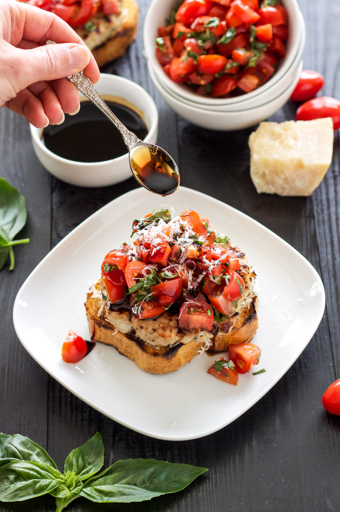 680x1025, 253 Kb / брускетта, индейка, овощи, ложка, рука