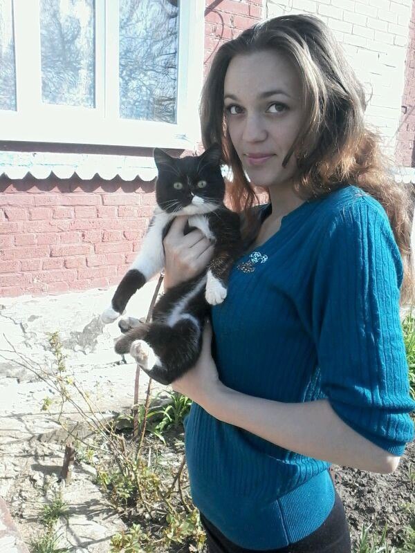 600x800, 117 Kb / девушка, кот, ошейник