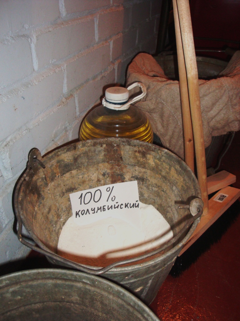 768x1024, 296 Kb / Ведро, кокс, подсобка, суровость