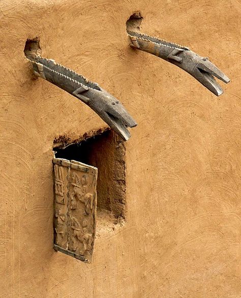 474x588, 65 Kb / крокодилы, водосток, окно, африка