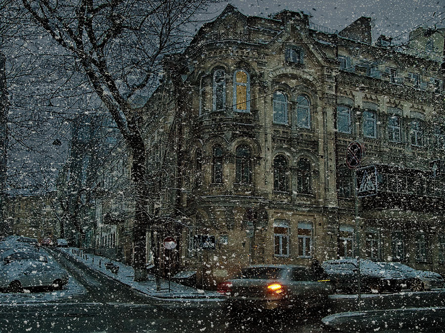 900x675, 297 Kb / здание, дерево, перекресток, машина, снег