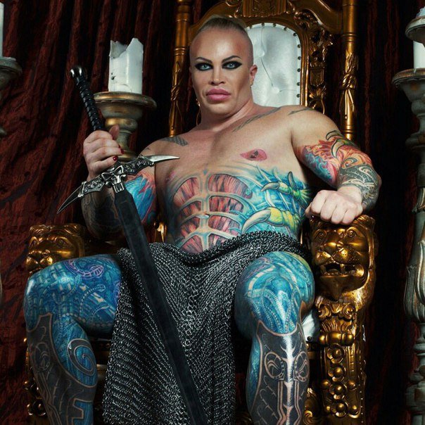 604x604, 105 Kb / человек, бодиарт, меч, трон