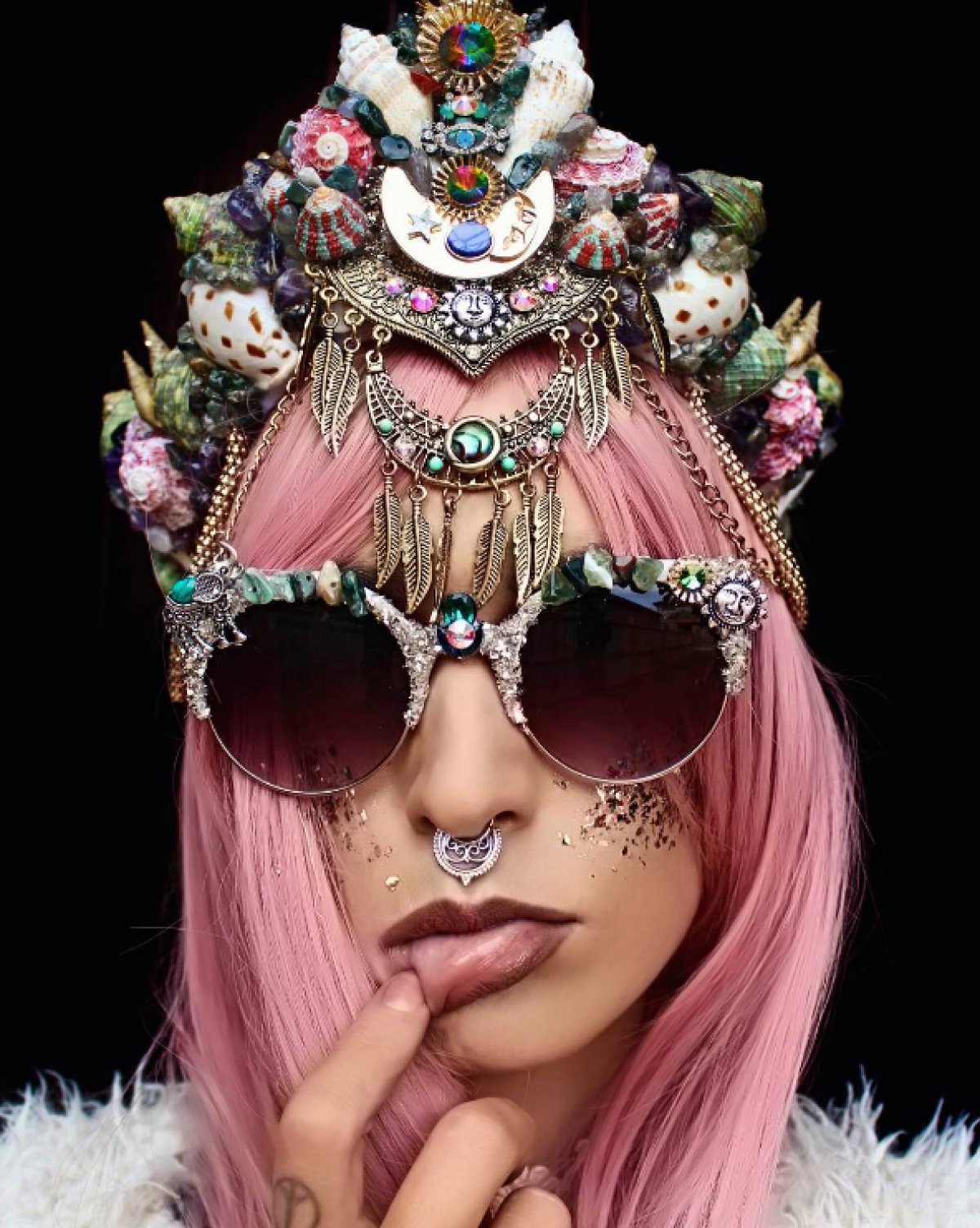 1200x1504, 299 Kb / ракушки, камушки, корона, царевна, русалка, очки, блестки, губа, тату, розовое