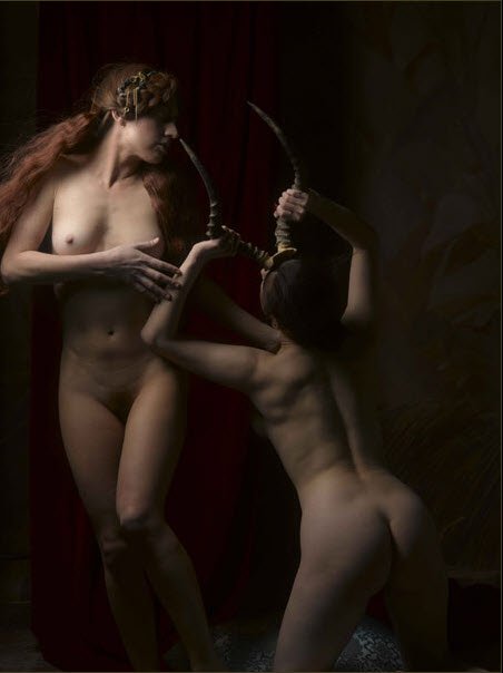 452x604, 25 Kb / женщины, рыжая, брюнетка, рога