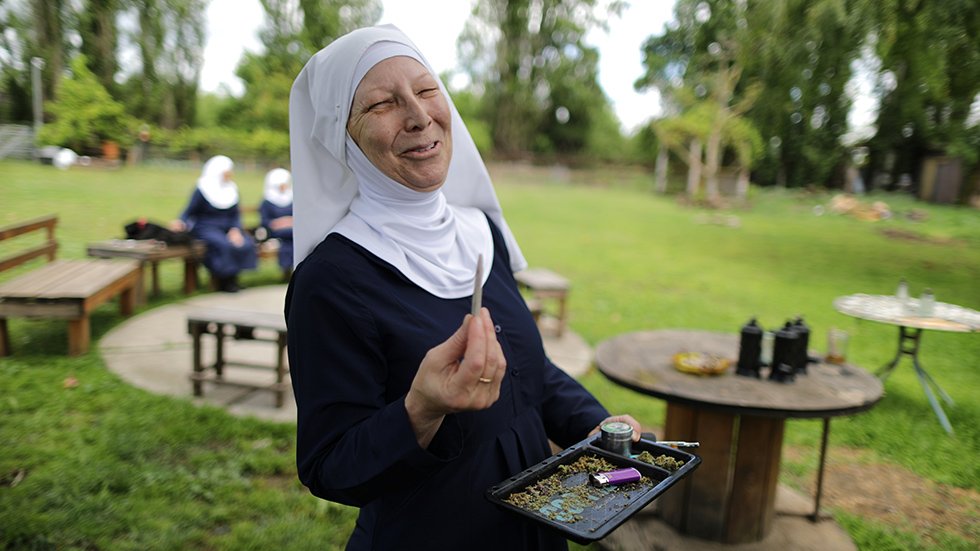 980x551, 93 Kb / сестра, милосердие, улыбка, попробуй