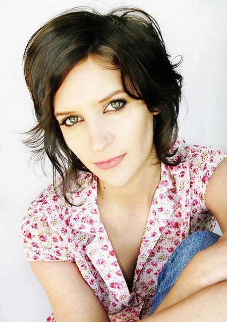 450x637, 71 Kb / Брюнетка, рубашка, глаза