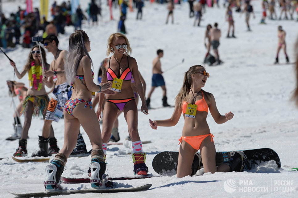 966x643, 136 Kb / шерегеш, сноубордистки, очки