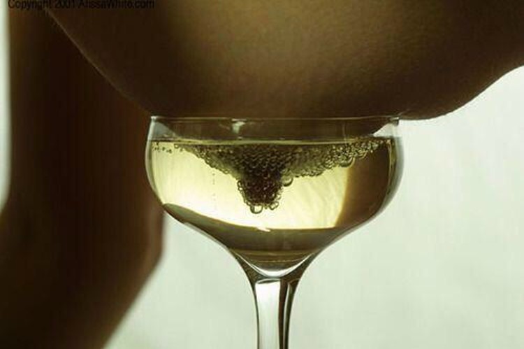 750x499, 40 Kb / бокал, шампанское, пузырьки, сосок