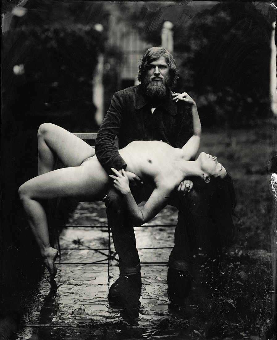 897x1100, 243 Kb / бородатый, мужик, на коленях, ч/б