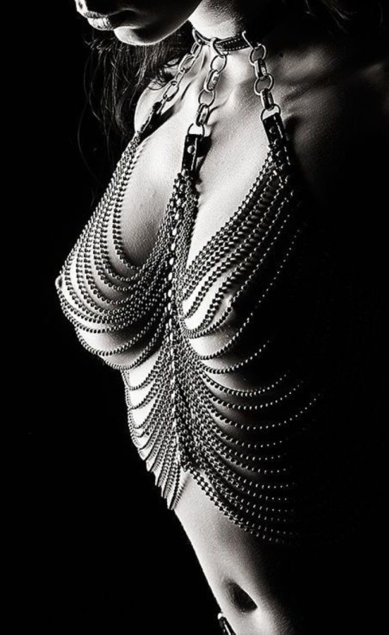 552x900, 154 Kb / кольчуга, цепочка, ошейник, пупок