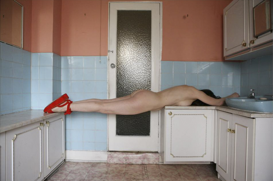 954x633, 331 Kb / планкинг, голая, кухня