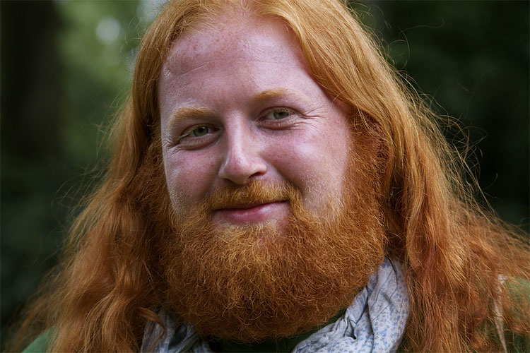 750x500, 96 Kb / рыжий, розовый, мужик, улыбается