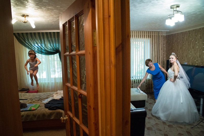 807x537, 85 Kb / невеста, ребенок, прыжок