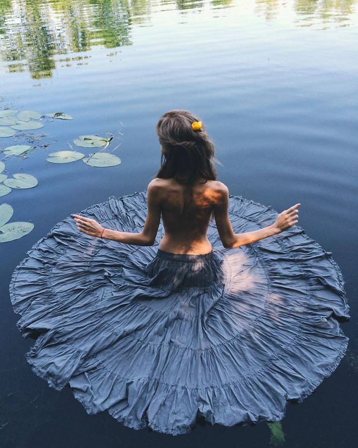 736x919, 117 Kb / юбка, кувшинки, вода