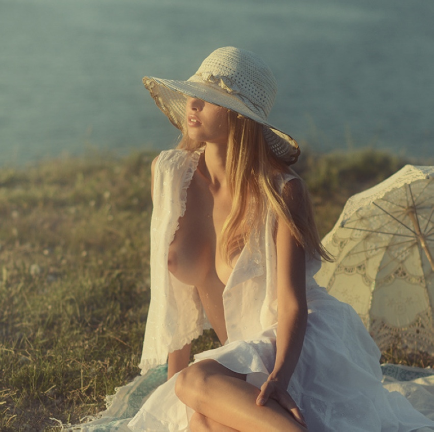 850x846, 190 Kb / женщина, вода, трава, шляпка, зонтик