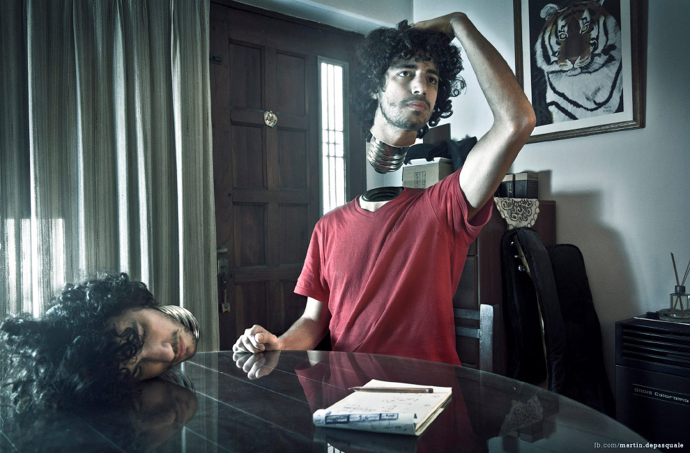 990x650, 177 Kb / мужчина, замена, головы, стол, блокнот, картина, дверь, шторы