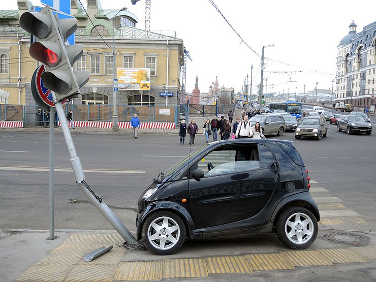 740x555, 107 Kb / светофор, смарт, авария