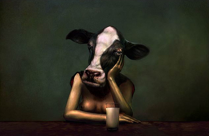 680x443, 191 Kb / женщина-минотавр, сидит, стакан, молоко