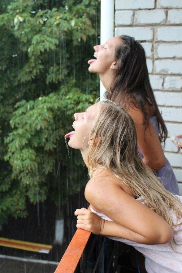 600x900, 108 Kb / балкон, дождь, девки, двое