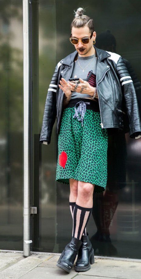 464x919, 77 Kb / гольфы, ботинки, юбка, косуха, солнечные очки, узелок, телефон, тату, модное