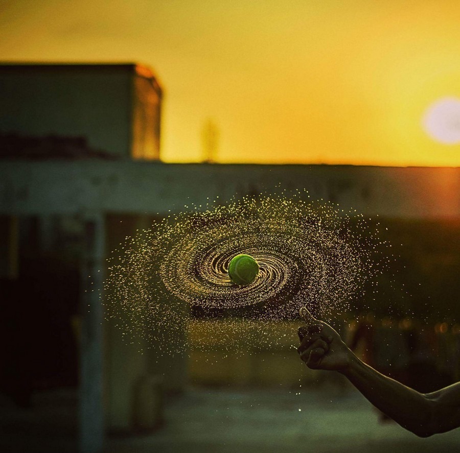 900x887, 174 Kb / теннисный мячик, брызги, крученный