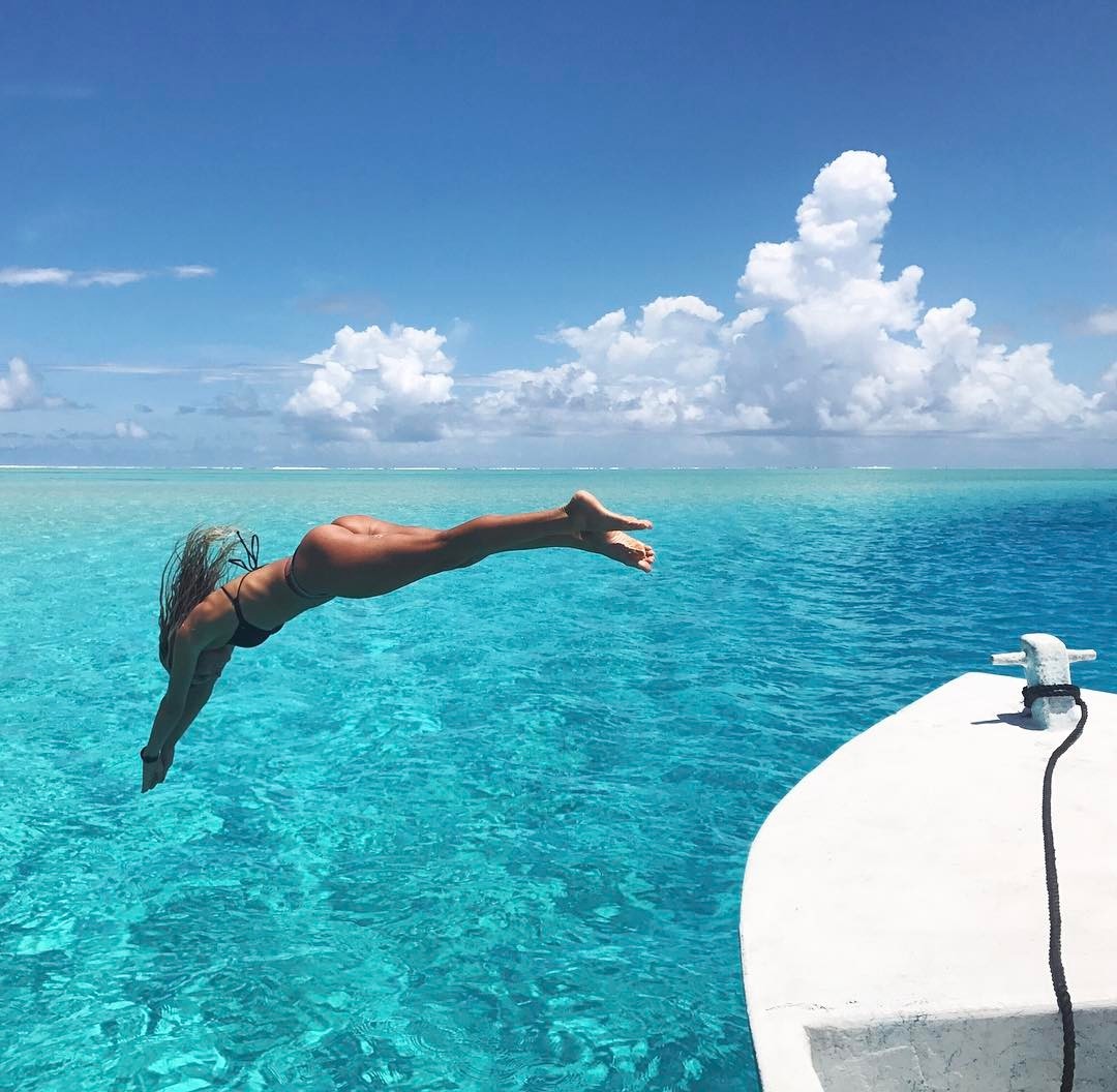 1080x1056, 205 Kb / прыжок, облака, море, океан, вода, канат, бикини