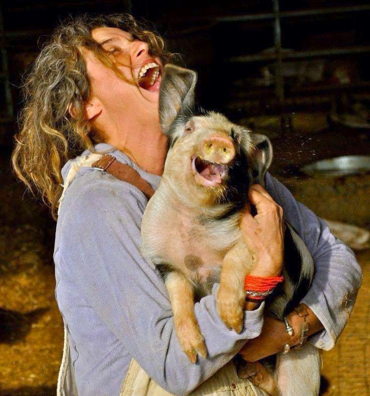 736x787, 106 Kb / женщина, свинья, смех, браслеты