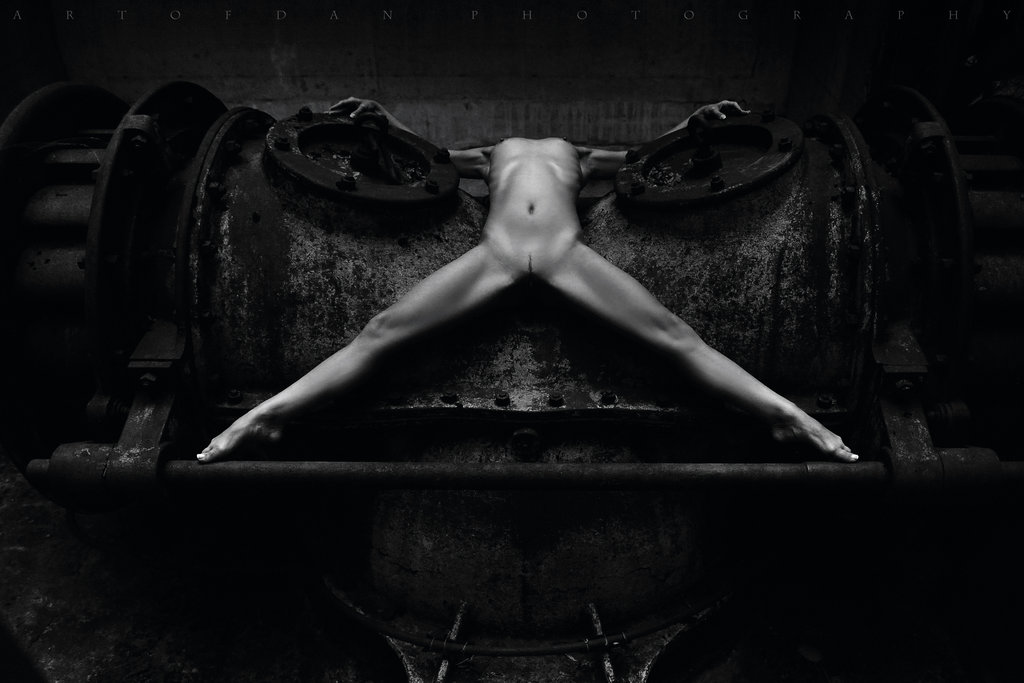 1024x683, 86 Kb / девушка, труба, клапаны, Доминика, artofdan70