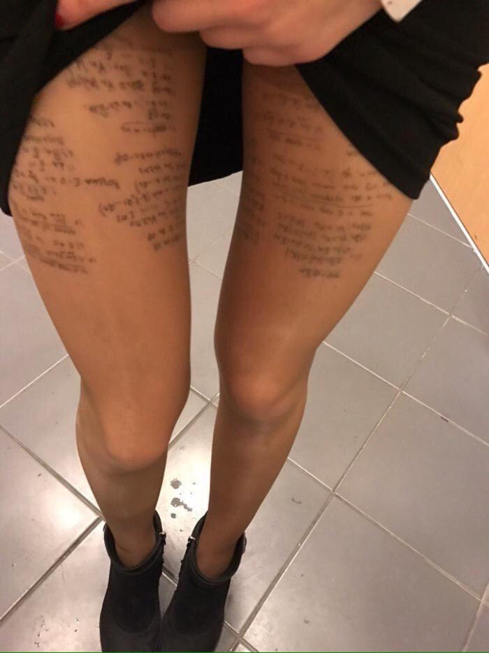 700x935, 57 Kb / ноги, шпаргалка, ботинки, рука